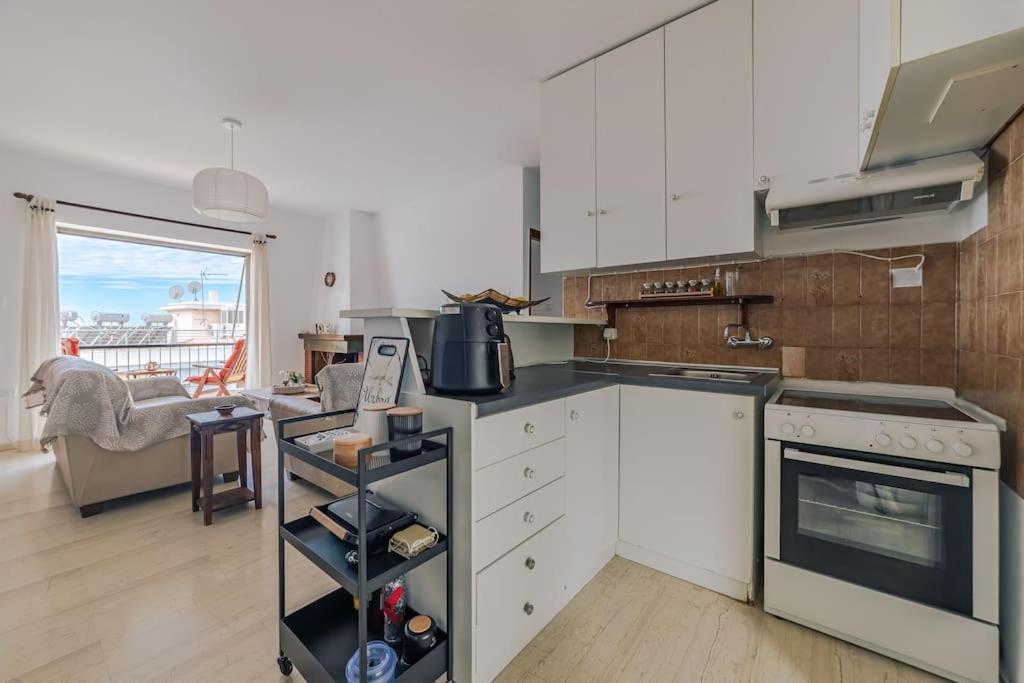 Seaside Escape Apartment Saronida Экстерьер фото