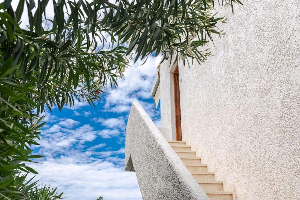 Seaside Escape Apartment Saronida Экстерьер фото